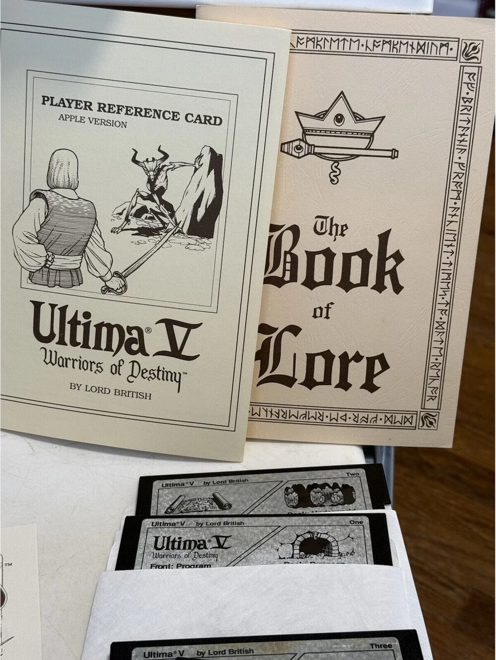 Ultima V Warriors of Destiny IBM PC Tandy  5.25 Disks Tapestry Map , Coin , Comp
